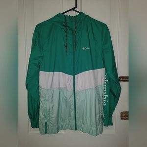 Women's Medium Columbia Green Sandy Sail Windbreaker